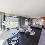 Der Valk Отель 4*