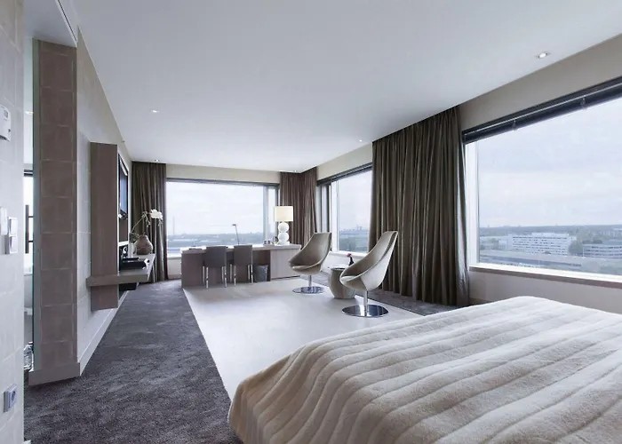 Der Valk Airporthotel Hotel 4*